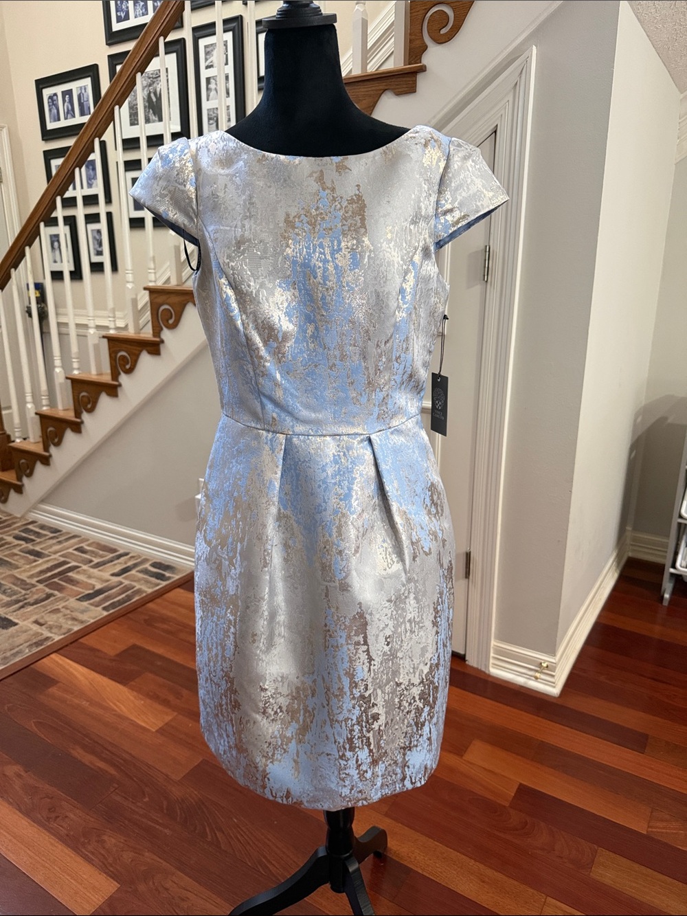 NWT Vince Camuto Ice Blue Silver Gold Metallic Cocktail Wedding Guest Dress Sz 8